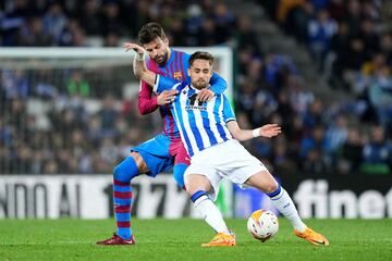 Gerard Piqué y Adnan Januzaj.