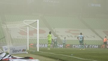 Vídeo: Así fue la tormenta de arena que paró el Santos vs Rayados