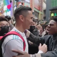 Imagina encontrarte con los dobles de Messi, Cristiano y Mbappé en China