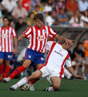 Vistió la camiseta del Atlético de Madrid desde 2008 hasta 2010. Militó en las filas del Granada durante dos temporadas entre 2014 y 2016. 
