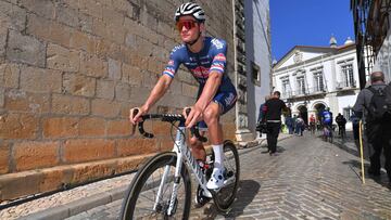 Mathieu Van Der Poel antes de tomar la salida en una etapa en la Volta ao Algarve.