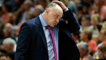 Pablo Laso, durante el partido que enfrentó al Valencia y al Real Madrid.
