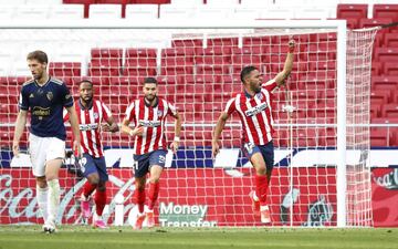 Renan Lodi celebra el 1-1.