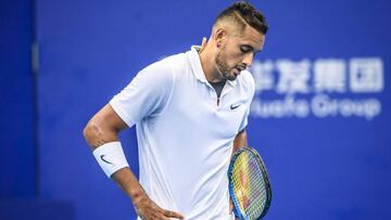 Nick Kyrgios se lamenta durante su partido ante Andreas Seppi en el Torneo de Zhuhai.