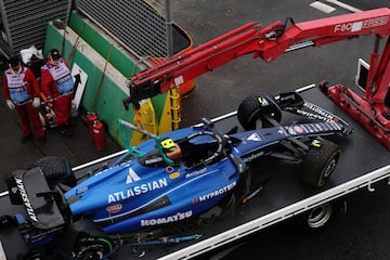 Sainz perdi el tren trasero del Williams y acab contra los muros en la entrada a meta.