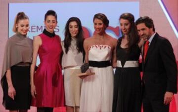 Premios AS 2014. Ignacio Fern¨¢ndez Veta de Movistar Tv entreg¨® el Premio As del Deporte a la Selecci¨®n espa?ola de gimnasia r¨ªtmica compuesta por Elena L¨®pez, Alejandra Quereda, Sandra Aguilar, Lourdes Mohedano, y Artemi Gavezou.