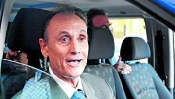 <b>ESCOLTADO. </b>Lopera fue abucheado a la salida de los juzgados.