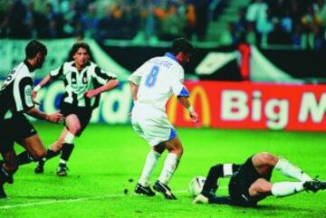 20/05/1998 La Séptima se ganó en el Amsterdam Arena frente a la Juventus. Gol 1-0 Mijatovic batía a Peruzzi logrando un gol histórico.