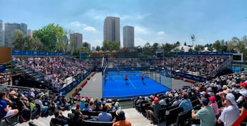 La pista central del M&eacute;xico Open 2019 con la gradas llenas.