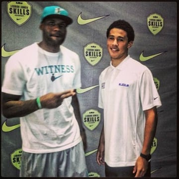 LeBron y Devin Booker, aún en el instituto.