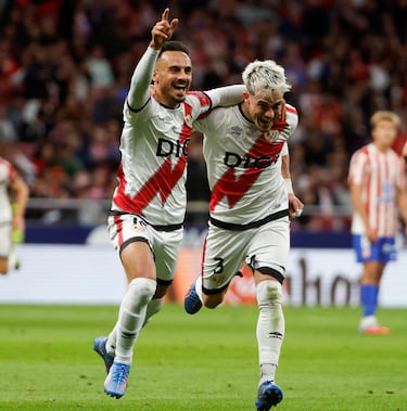 El extremo rayista es clave para Iñigo Pérez. Hizo un gol que pdrían verse en las escuelas de fútbol para romper el fuera de juego de una defensa adelantada. Partido a partido sigue levantando la mano para que De la Fuente se fije en él, como ya hizo con De Frutos.