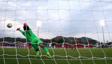 Spain edge past Japan and are virtually in the quarter finals
