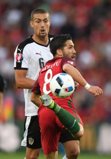 Joao Moutinho y Stefan Ilsanker.