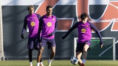 Barcelona given green light for injured pair