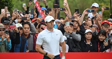 Los aficionados chinos, pendientes de Rory McIlroy