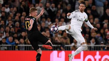 Real Madrid&#039;s Spanish defender Sergio Ramos (R) challenges Manchester City&#039;s Belgian midfielder Kevin De Bruyne during the UEFA Champions League round of 16 first-leg football match between Real Madrid CF and Manchester City at the Santiago Bern