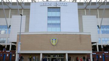 Leeds United invite fans to suggest "refined" badge designs