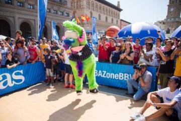 Zaragoza se engalana y disfruta al máximo con el NBA Zone