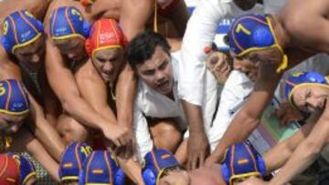 El técnico español Gabi Hernández, arengando a sus jugadores en el presente Campeonato de Europa que se disputa estos días en Budapest (Hungría)