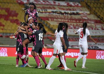 Independiente Santa Fe se impuso sobre América de Cali y se coronó, por segunda vez, campeón de la Liga BetPlay Femenina. Fany Gauto y Nubiluz Rangel anotaron los goles de la victoria. El marcador global terminó 4-1. 