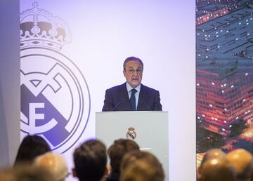 El Real Madrid presentó en el Palco VIP del Santiago Bernabéu con su presidente a la cabeza, Florentino Pérez, la reforma del estadio blanco, que se extenderá durante los próximos tres años y medio.