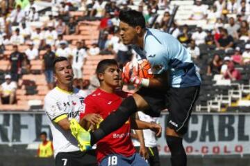 FÃºtbol, Colo Colo v UniÃ³n EspaÃ±ola.
Primera fecha, Campeonato de Clausura 2016.
El jugador de Union EspaÃ±ola Nery Veloso controla el balÃ³n durante el partido contra  Colo Colo por  primera divisiÃ³n en el estadio Monumental de Santiago, Chile.
16/01/2016
Marcelo Hernandez/Photosport*******

Football, Colo Colo v Union Espanola.
First date, Clousure Championship 2016.
UniÃ³n EspaÃ±ola's head coach Nery Veloso  play the ball during the first division football match  against Colo Colo at the Monumental stadium in Santiago, Chile.
16/01/2016
Marcelo Hernandez/Photosport