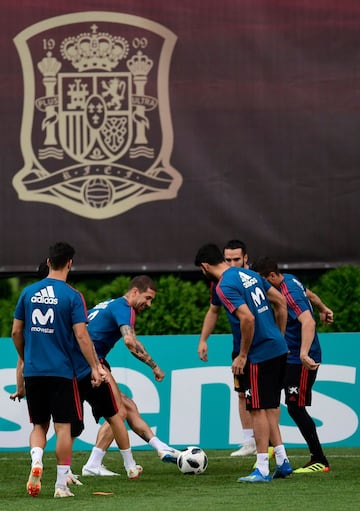 España entrena pensando en el partido contra Marruecos