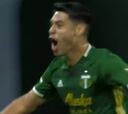 Mano a mano ante un ex defensa del City y resuelve así: el golazo de Mora en la MLS