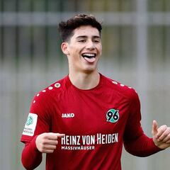 Un chileno ficha en la Premier