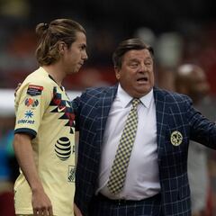 Integrantes del Club América celebran el Día de las Madres