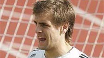 <b>BUENAS NOTICIAS.</B> El central inglés ve un poco más cerca su debut con el Real Madrid.