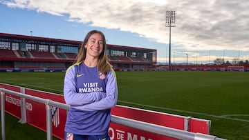 Júlia Bartel, posando para AS antes del viaje del Atlético a Castellón ayer.