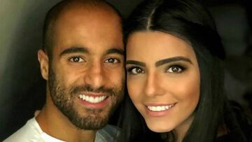 El futbolista brasileño Lucas Moura con su mujer, Larissa Saad.