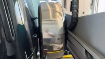 Entra con un Mercedes-AMG G 63 en un lavadero y se lleva el susto de su vida