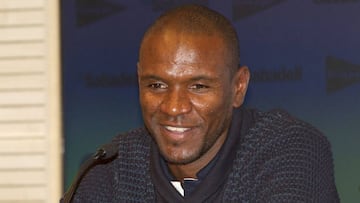 Abidal en rueda de prensa. 