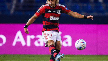 Todavía en activo, el brasileño ganó la Champions League con el Chelsea de Di Matteo en 2012. Con el Flamengo, levantó la Copa Libertadores en 2022.