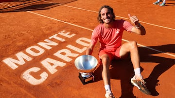 Stefanos Tsitsipas, con el trofeo en Montecarlo.