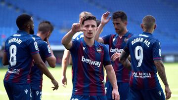 El Levante se salva, el Espanyol se hunde