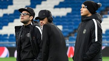 Alves, Neymar y Thiago Silva antes de jugar ante el Madrid en el Bernab&eacute;u