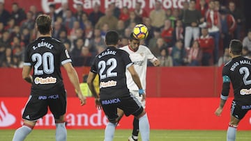 Nolito remata con la cabeza en el segundo gol del Sevilla contra el Celta.