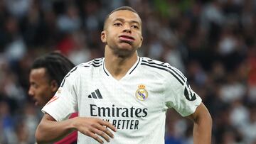 Mbappé durante el partido de LaLiga EA Sports contra el Barcelona.