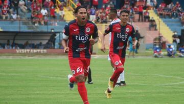 Gullit Peña marcó un golazo en el triunfo de FAS frente a Firpo