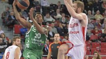 Darius Adams ante el Cedevita.