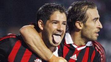 <strong>MEJORA EL MILAN.</strong> Con una buena actuación de Pato y Ronaldinho, el Milan mejoró sus prestaciones de la pretemporada.