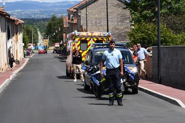 Chris Froome ha sufrido una grave caída hoy antes de la contrarreloj del Criterium del Dauphiné. Estaba reconociendo el recorrido cuando chocó contra un muro a gran velocidad. Ha sido trasladado de urgencia en helicóptero a Lyon y podría sufrir diversas fracturas.