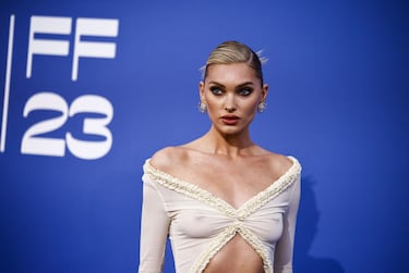 Elsa Hosk durante la alfombra roja de la gala béfica amfAR celebrada en el Hotel du Cap-Eden-Roc.