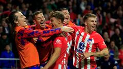 MADRID (ESPAÑA), 12/11/2023.- Los jugadores del Atlético de Madrid celebran el gol de su equipo durante el partido correspondiente a la jornada 13 de LaLiga que disputan este domingo Atlético de Madrid y Villarreal en el Cívitas Metropolitano. EFE/ Zipi Aragon
