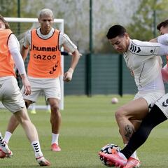 James y Mina, enfocados en práctica pensando en Aston Villa