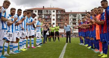 Real Sociedad y Eibar rindieron homenaje a Perico Alonso en un partido en Berazubi.