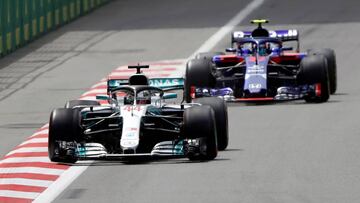 Formula One - F1 - Azerbaijan Grand Prix - Baku City Circuit, Baku, Azerbaijan - April 27, 2018   Mercedes&#039; Lewis Hamilton and Toro Rosso&#039;s Pierre Gasly during practice   REUTERS/David Mdzinarishvili